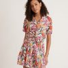 Lucy Resort Shirt in Tropical Floral - Image 4
